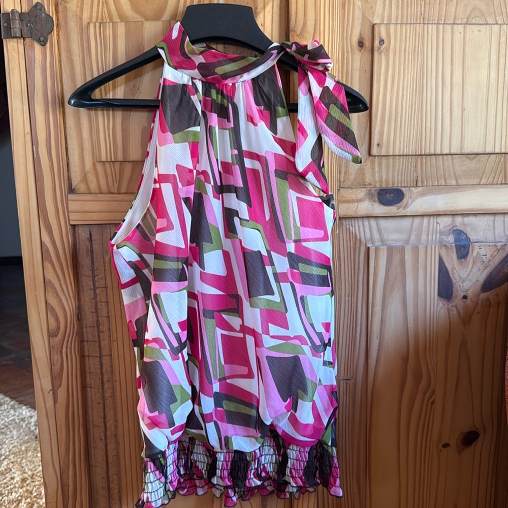 Tie neck dressy tank top. EUC